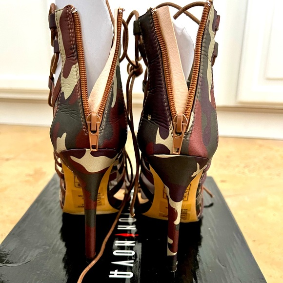 Camouflage heels - Picture 2 of 5